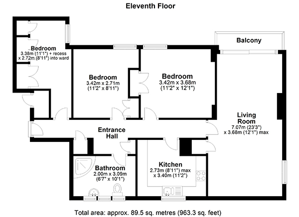 Lot: 137 - THREE-BEDROOM PENTHOUSE FLAT WITH COASTAL VIEWS - 